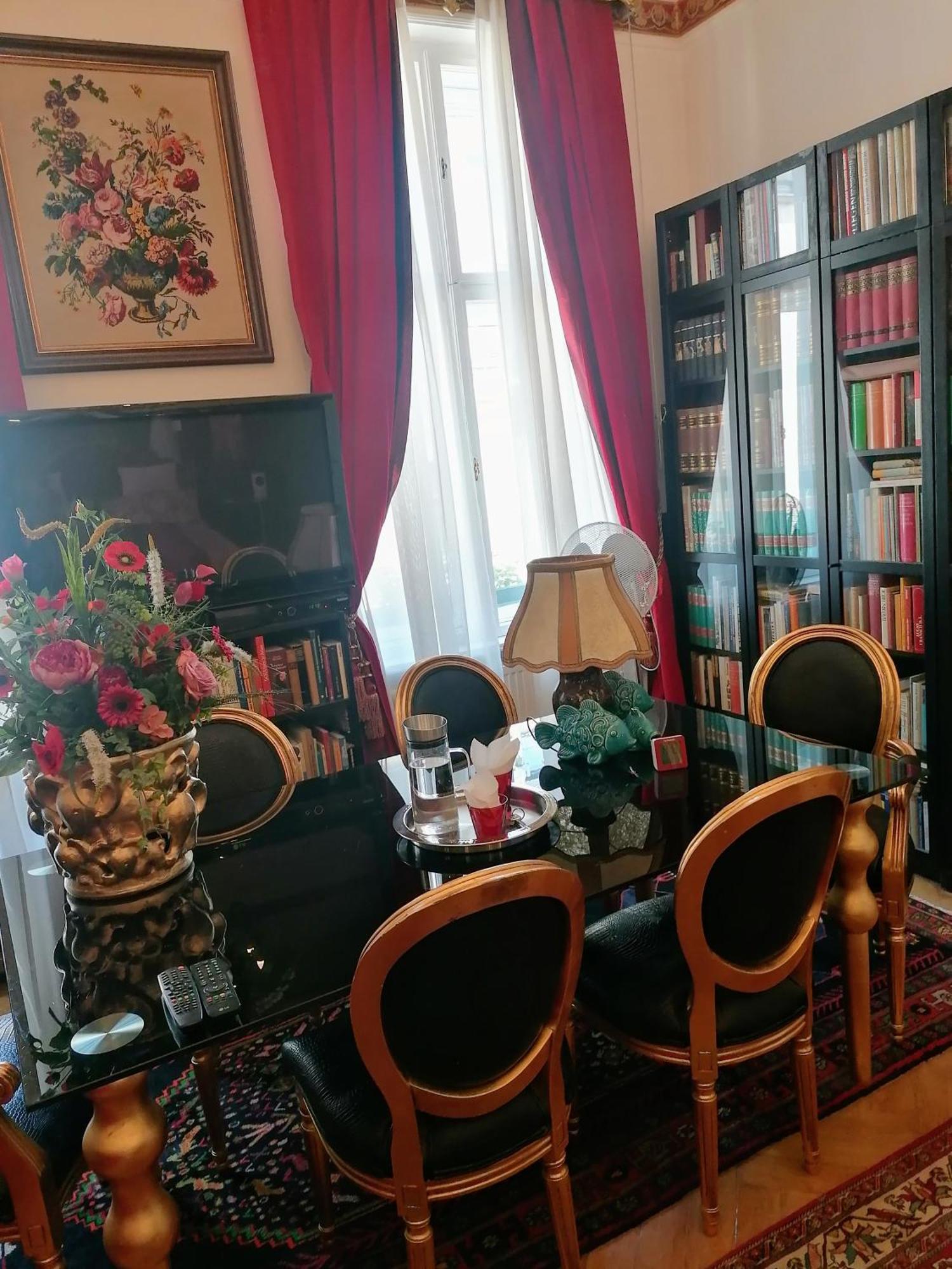 Отель Luxury Near Castle Вена Экстерьер фото