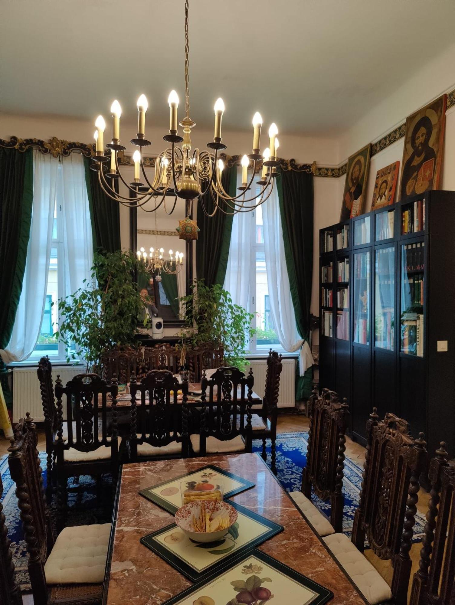 Отель Luxury Near Castle Вена Экстерьер фото