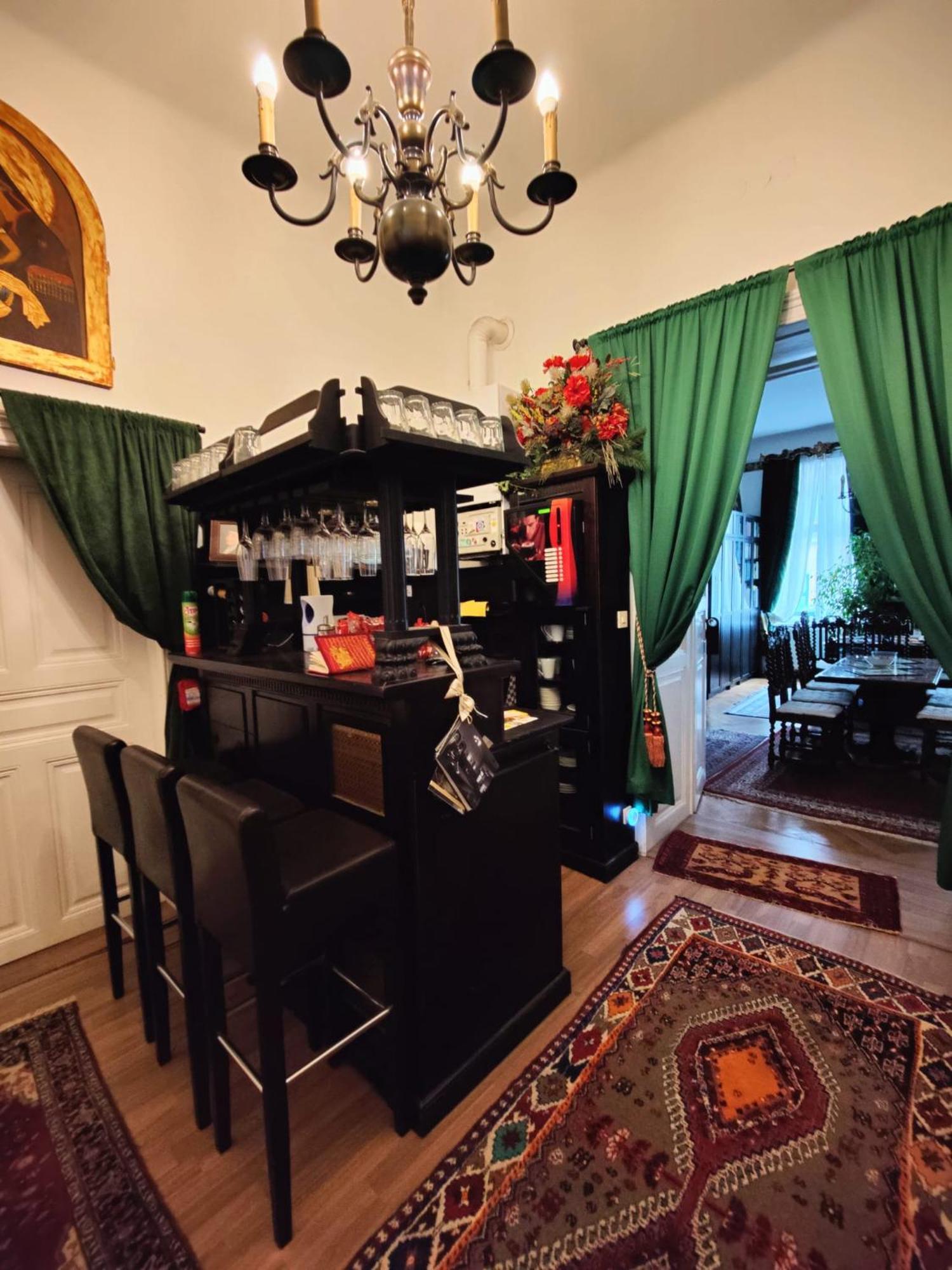 Отель Luxury Near Castle Вена Экстерьер фото