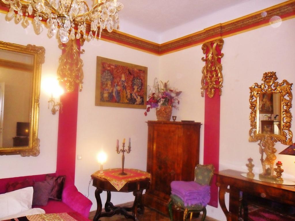 Отель Luxury Near Castle Вена Экстерьер фото
