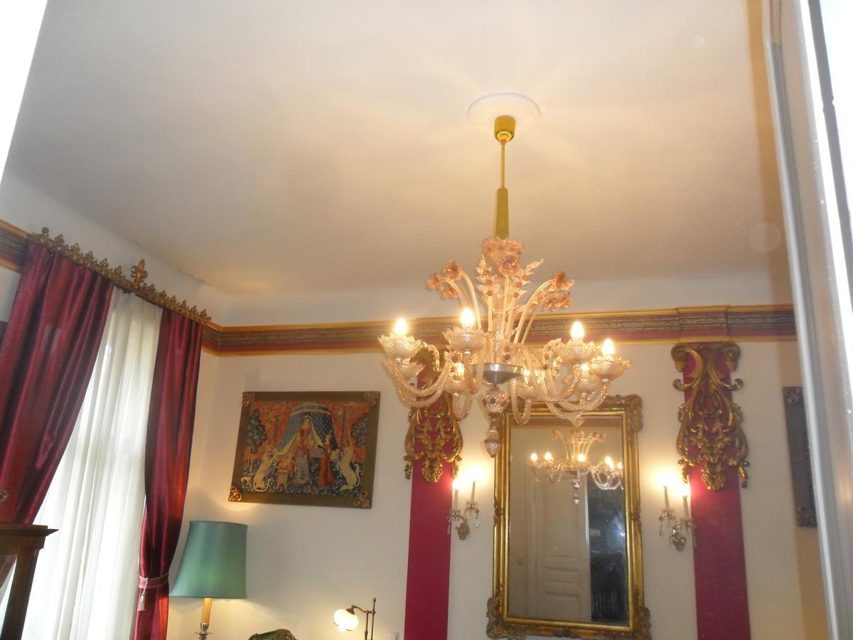 Отель Luxury Near Castle Вена Экстерьер фото